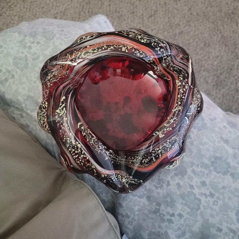 Captivating Japanese Art Glass Ashtray - Picture 13 of 13